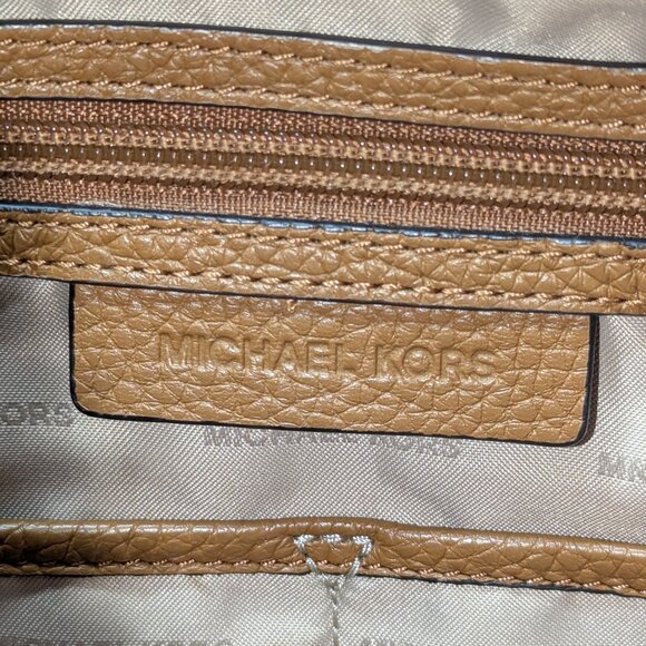 Michael Kors leather hobo shoulder bag. EUC! - Picture 2 of 7